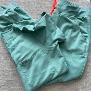 FIGS JADE SCRUB SET 🧤👗🗽🦚